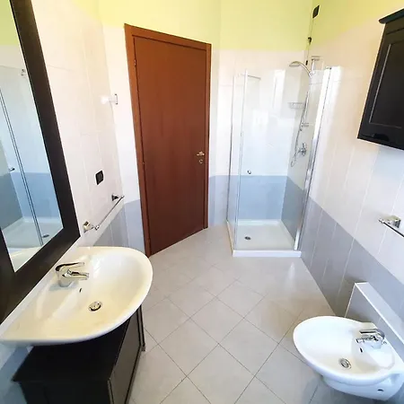 Holiday home Il Glicine Sul Garda A Schiera Monzambano