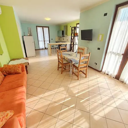 Holiday home Il Glicine Sul Garda A Schiera