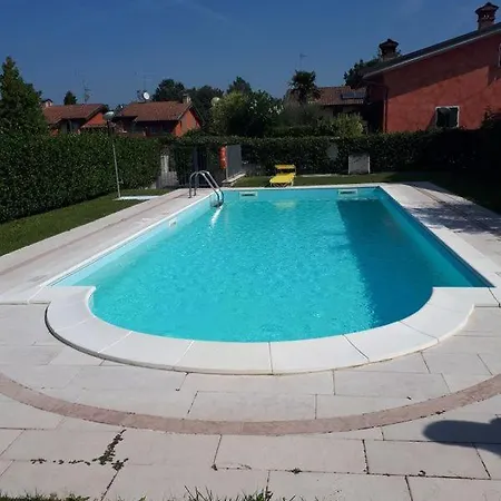 Holiday home Il Glicine Sul Garda A Schiera Monzambano