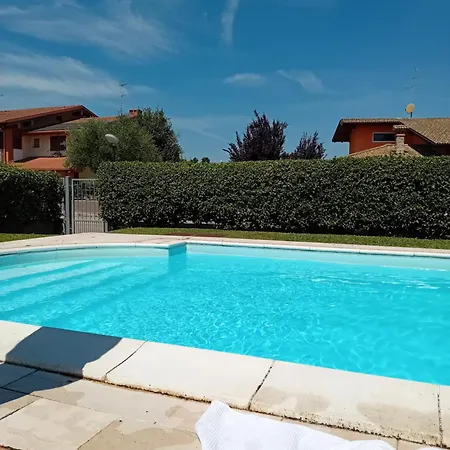 Il Glicine Sul Garda A Schiera