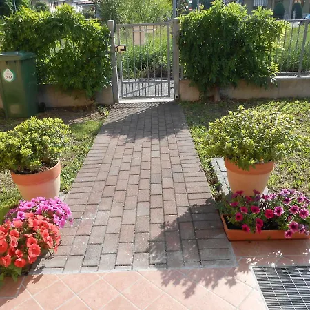 Holiday home Il Glicine Sul Garda A Schiera Monzambano
