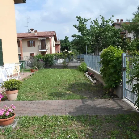 Il Glicine Sul Garda A Schiera