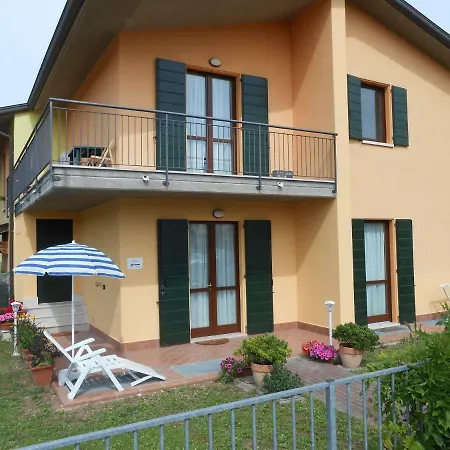 Il Glicine Sul Garda A Schiera