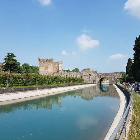 Il Glicine Sul Garda A Schiera Holiday home Monzambano