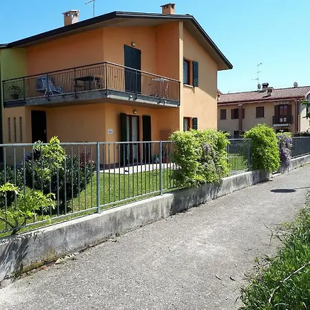 Holiday home Il Glicine Sul Garda A Schiera Monzambano