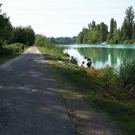 Il Glicine Sul Garda A Schiera