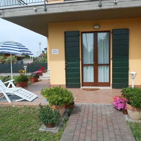 Il Glicine Sul Garda A Schiera Дом отдыха Монцамбано